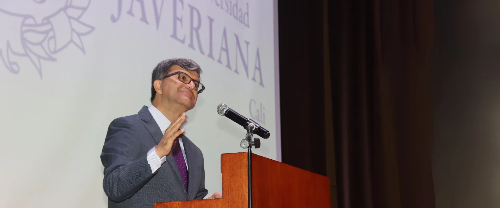 César Casas   Nuevo vicerrector administrativo