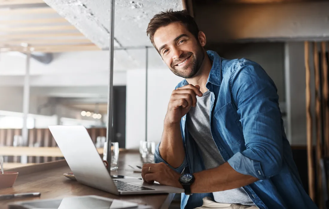 El auge de las especializaciones en el mundo laboral actual Descubre el crecimiento de las especializaciones virtuales en el mercado laboral colombiano y su impacto. Impulsa tu carrera con un posgrado oficial.