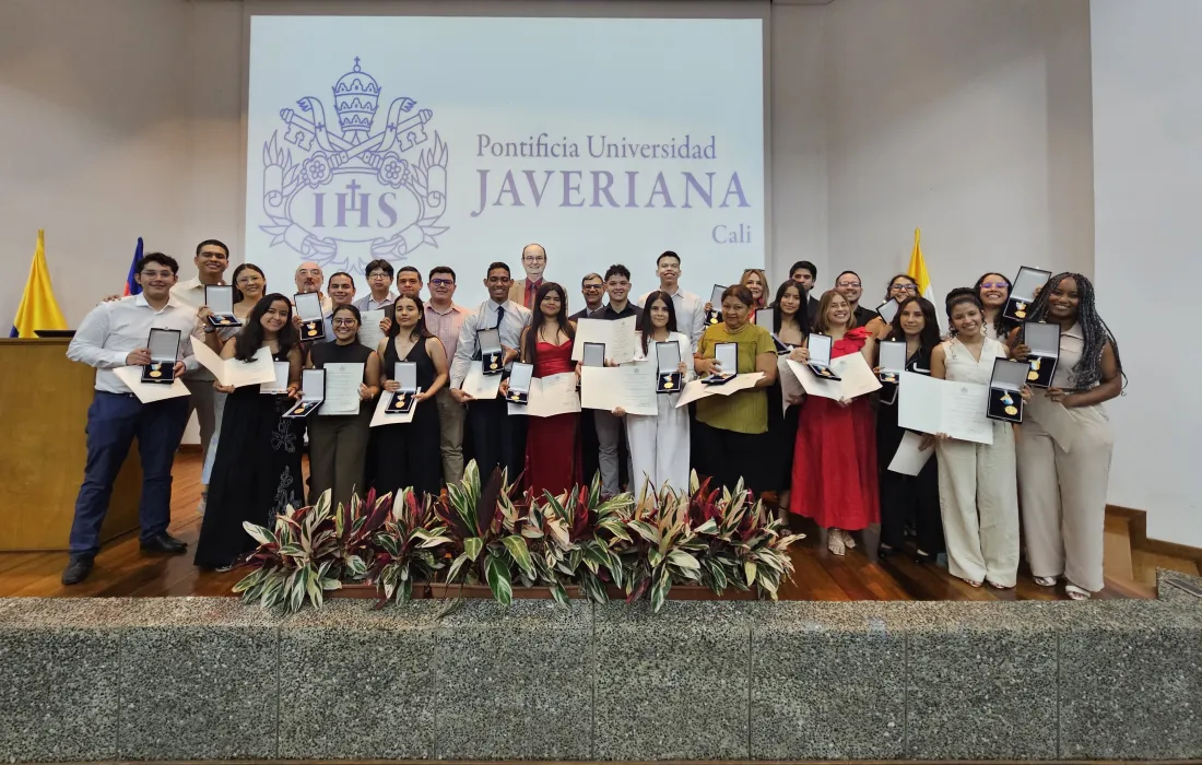 Cruz San Pedro Claver 2025: 25 estudiantes javerianos reconocidos