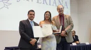 Cruz San Pedro Claver: 25 estudiantes reconocidos por sus calidades humanas y espíritu javeriano Cruz San Pedro Claver: 25 estudiantes reconocidos por sus calidades humanas y espíritu javeriano