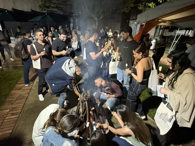 15 años de Arquitectura Javeriana Cali: la lluvia no apagó el fuego de la fraternidad y el regreso a casa