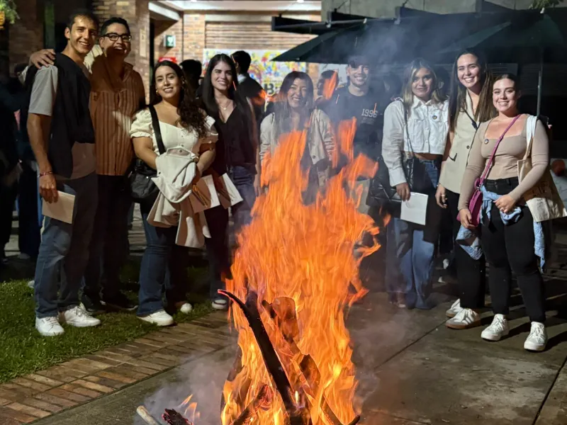 15 años de Arquitectura Javeriana Cali: la lluvia no apagó el fuego de la fraternidad y el regreso a casa