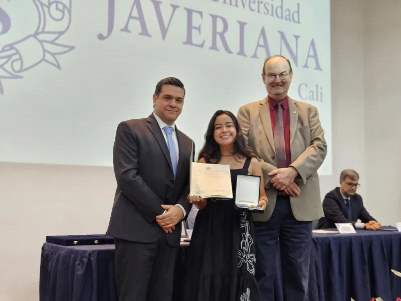 Cruz San Pedro Claver: 25 estudiantes reconocidos por sus calidades humanas y espíritu javeriano Cruz San Pedro Claver: 25 estudiantes reconocidos por sus calidades humanas y espíritu javeriano