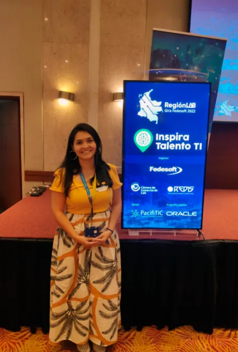 Luisa Fernanda Rincón, directora de la Especialización y Maestría en Ingeniería de Software de la Javeriana Cali durante el evento Gira Talento TI